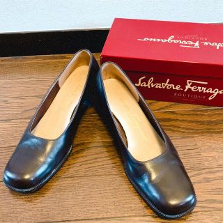 サルヴァトーレフェラガモ(Salvatore Ferragamo)の【美品】フェラガモ　スクエアトゥ チャンキーヒール ダークブラウン パンプス(ハイヒール/パンプス)