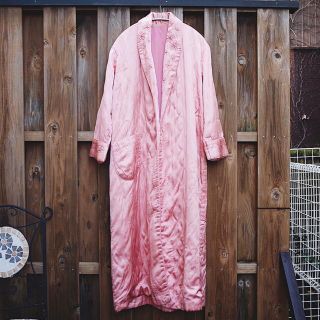 グリモワール(Grimoire)のVintage Quiltied satin long gown / Pink(ガウンコート)