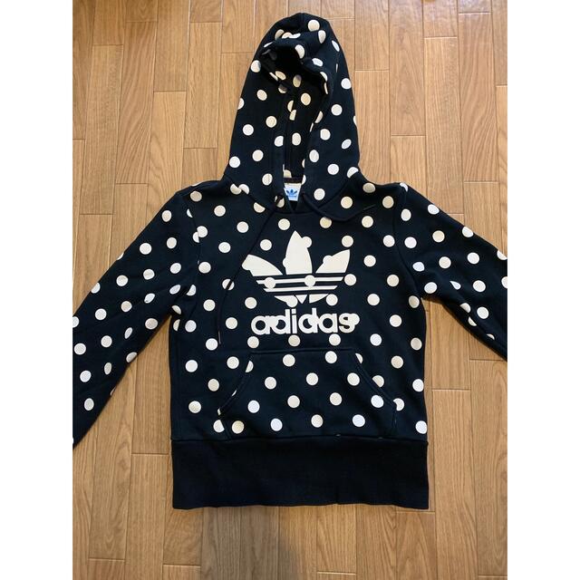 adidas(アディダス)のアディダスフーディー　パーカー（TREFOIL　LOGO　HOODIE）  レディースのトップス(パーカー)の商品写真