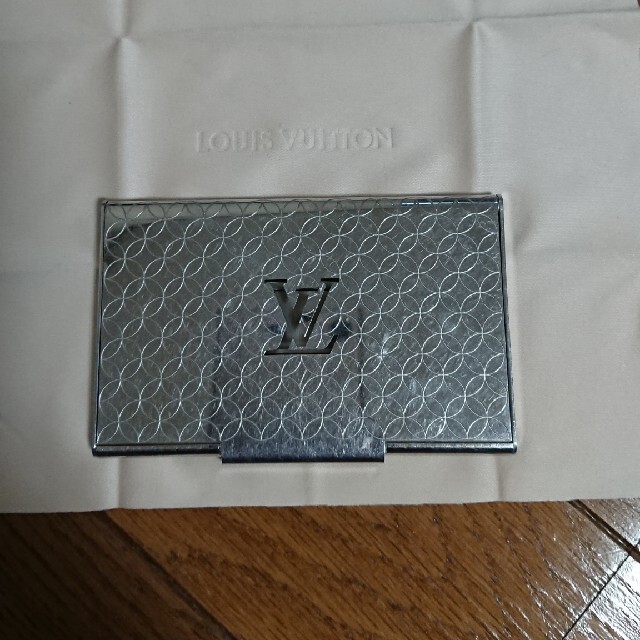 LOUIS VUITTON(ルイヴィトン)のLouis Vuitton名刺入れ       人気商品 レディースのファッション小物(名刺入れ/定期入れ)の商品写真