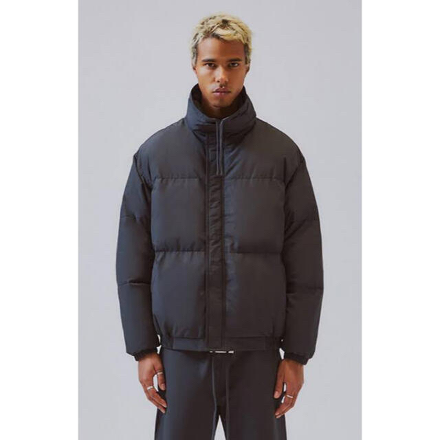 FEAR OF GOD(フィアオブゴッド)のFOG ESSENTIALS【エッセンシャルズ】PUFFER JACKET メンズのジャケット/アウター(ダウンジャケット)の商品写真