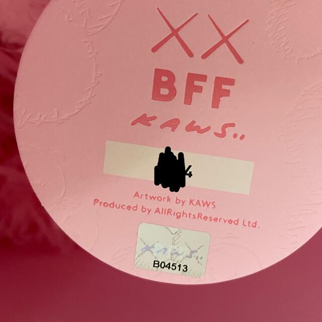 MEDICOM TOY(メディコムトイ)のKAWS カウズ LIMITED BFF Plush pink エンタメ/ホビーのおもちゃ/ぬいぐるみ(ぬいぐるみ)の商品写真