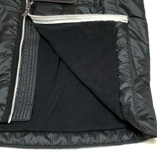 新品　ナイキ　XLサイズ　シンセティックフィル　ジャケット　ブラック　ホワイト