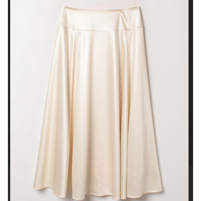 ANAYI(アナイ)のアルアバイル　レザーライクサテンフレアースカート　ホワイト レディースのスカート(ロングスカート)の商品写真