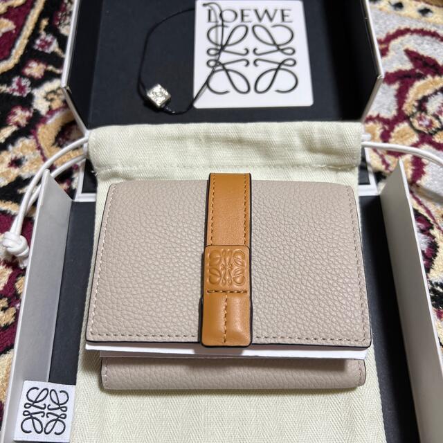 LOEWE(ロエベ)のLOEWE ⭐︎ トライフォールドウォレット(未使用.新品) レディースのファッション小物(財布)の商品写真