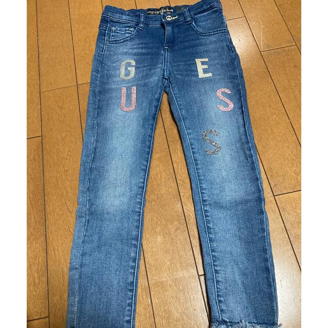 GUESS(ゲス)のゲス　デニム　　新品‼️ キッズ/ベビー/マタニティのキッズ服女の子用(90cm~)(パンツ/スパッツ)の商品写真