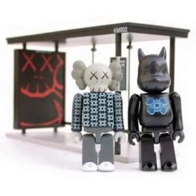 オマケ付き！KAWS KUBRICK BUS STOP KM002