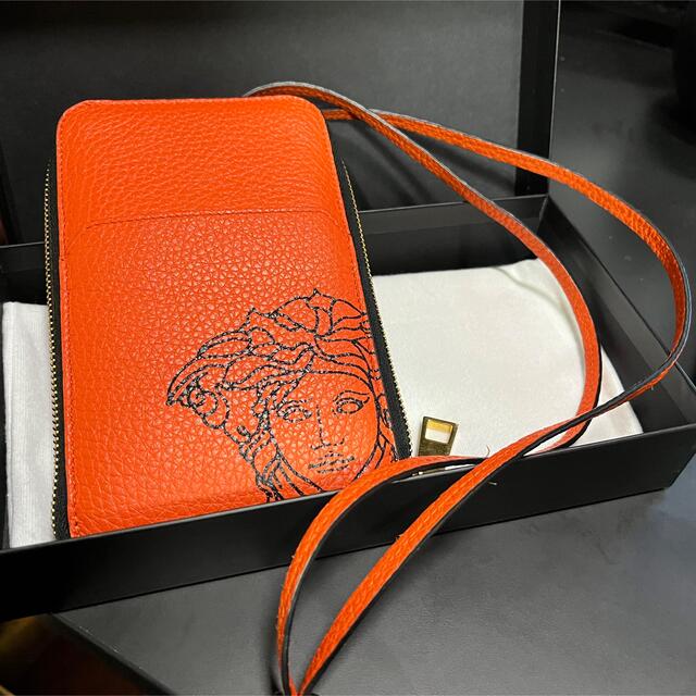 VERSACE(ヴェルサーチ)の2020 Versace ヴェルサーチ 財布 バッグ 首掛け ポーチ オレンジ  メンズのバッグ(ボディーバッグ)の商品写真