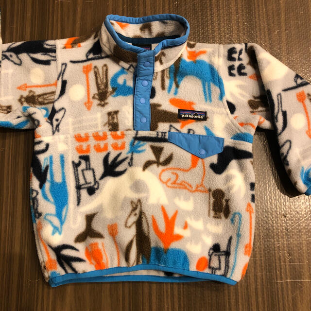 patagonia(パタゴニア)のパタゴニア  Patagonia フリース　2T キッズ　ベビー キッズ/ベビー/マタニティのキッズ服男の子用(90cm~)(ジャケット/上着)の商品写真