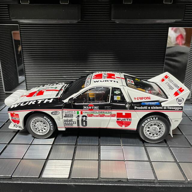 ミニカー　京商 1/18 ランチア ラリー 037 Sanremo Rally