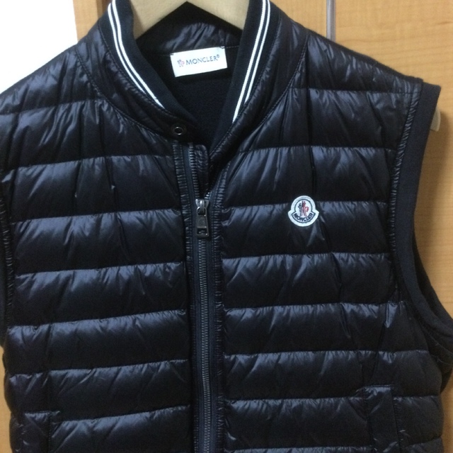 MONCLER(モンクレール)のモンクレール  ダウン　ベスト メンズのジャケット/アウター(ダウンベスト)の商品写真