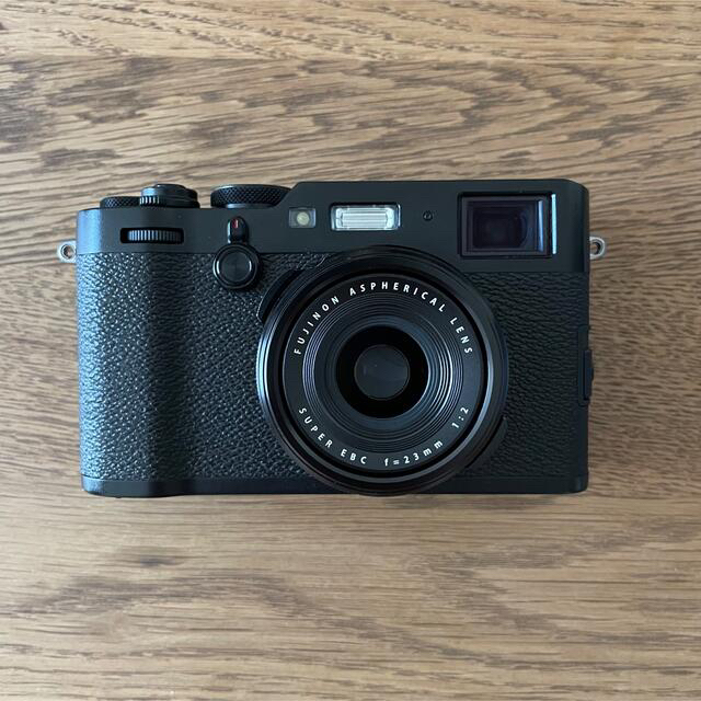 富士フイルム(フジフイルム)のFUJIFILM 富士フイルム X100F Black おまけ付き スマホ/家電/カメラのカメラ(コンパクトデジタルカメラ)の商品写真