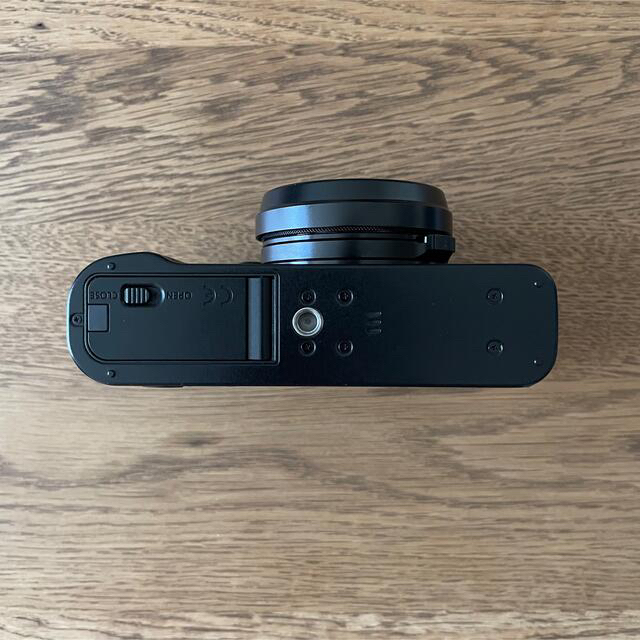 富士フイルム(フジフイルム)のFUJIFILM 富士フイルム X100F Black おまけ付き スマホ/家電/カメラのカメラ(コンパクトデジタルカメラ)の商品写真