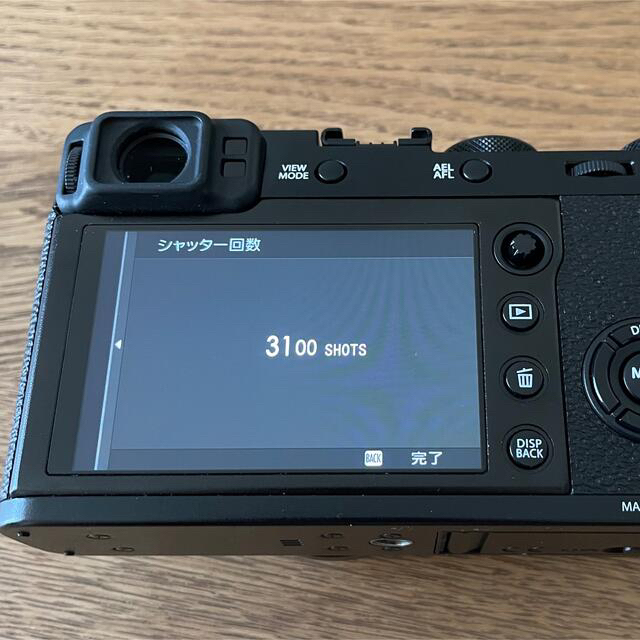 富士フイルム(フジフイルム)のFUJIFILM 富士フイルム X100F Black おまけ付き スマホ/家電/カメラのカメラ(コンパクトデジタルカメラ)の商品写真