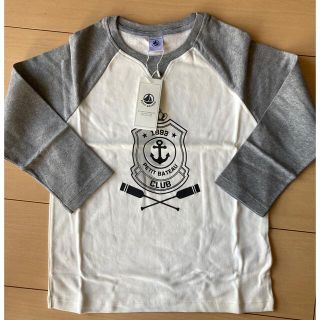 プチバトー(PETIT BATEAU)の新品タグ付き❗️プチバトー　プリントバイカラー長袖Tシャツ10ans140cm(Tシャツ/カットソー)