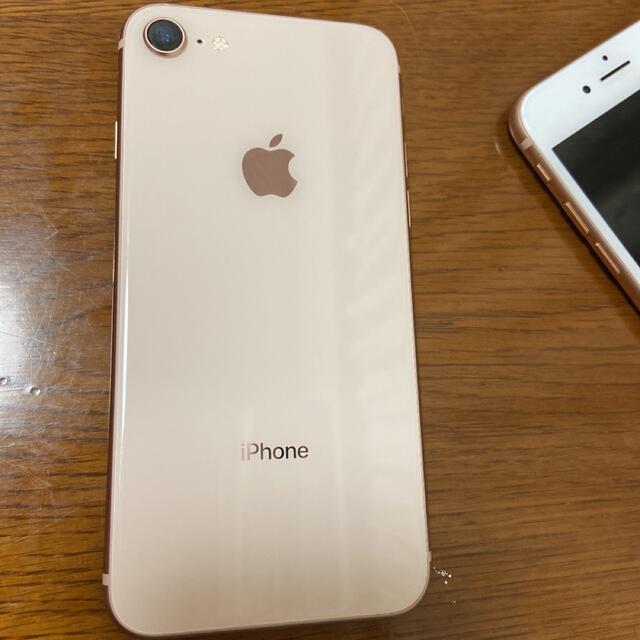 Apple(アップル)のiPhone 8 64G ゴールド　美品　SIMフリー スマホ/家電/カメラのスマートフォン/携帯電話(スマートフォン本体)の商品写真