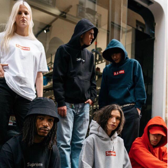 即完売【XL】新品未使用 未開封 Supreme boxlogo フーディー 黒 メンズのトップス(スウェット)の商品写真