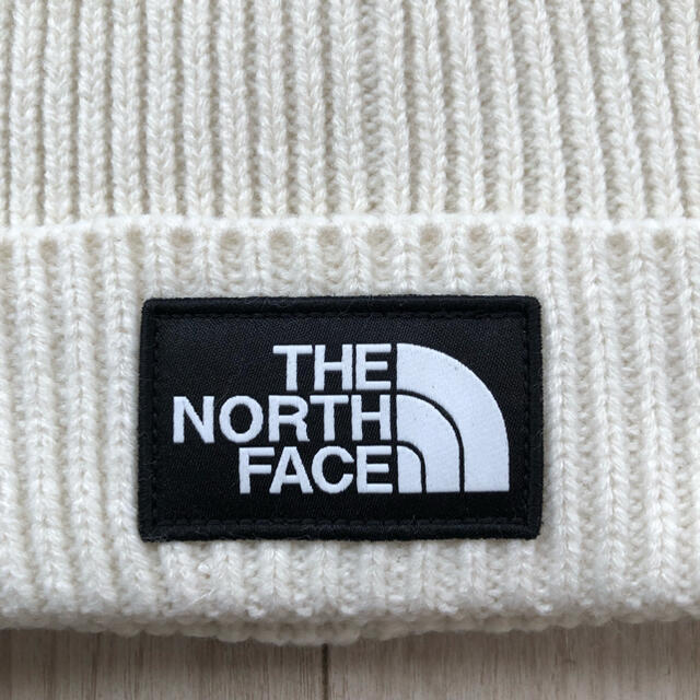 THE NORTH FACE(ザノースフェイス)のas114様　専用　ザ  ノースフェイス ニット帽　ビーニー　ホワイト　ポンポン レディースの帽子(ニット帽/ビーニー)の商品写真