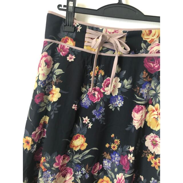 tocco(トッコ)の完売リリールルlily lulu大きいサイズLL花柄スカート美品ブラック レディースのスカート(ひざ丈スカート)の商品写真
