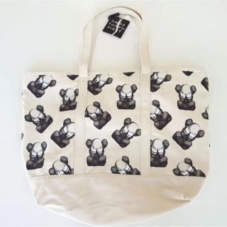 ユニクロ(UNIQLO)のkaws UNIQLO トートバッグ(トートバッグ)