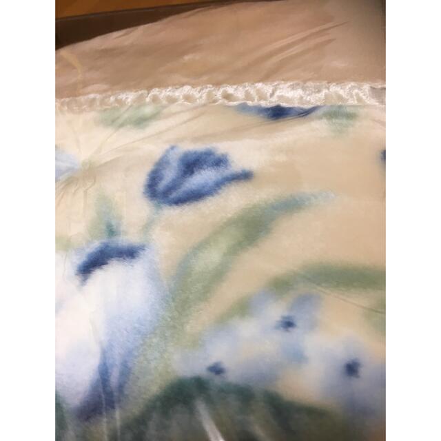 西川(ニシカワ)の西川リビング　花柄　ブルー　襟付き合わせ毛布 インテリア/住まい/日用品の寝具(毛布)の商品写真