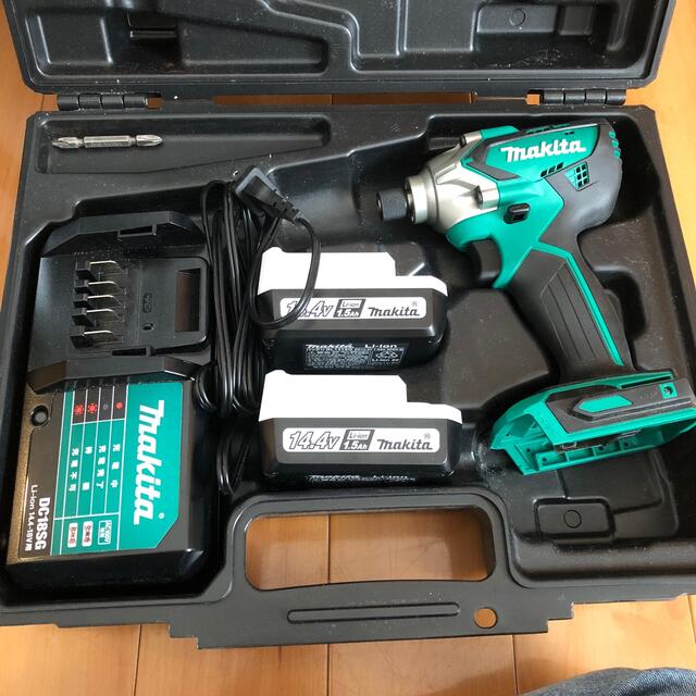 Makita(マキタ)のマキタ　MTD001DSX　14.4V　充電式インパクトドライバ　フルセット スポーツ/アウトドアの自転車(工具/メンテナンス)の商品写真