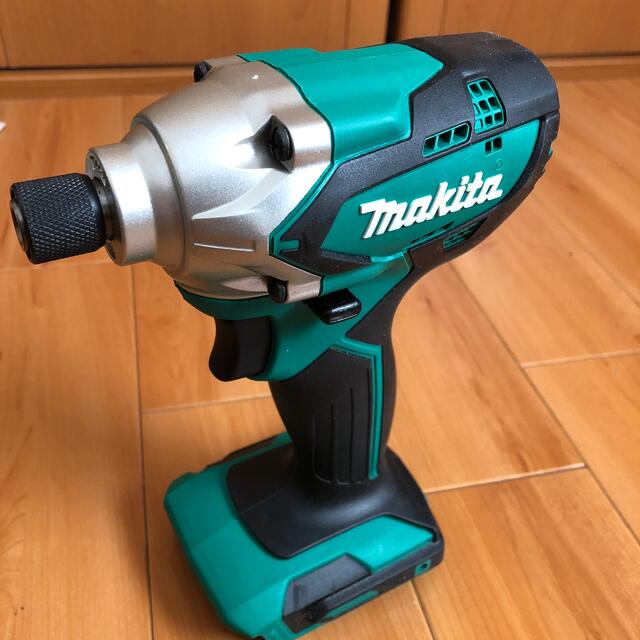 Makita(マキタ)のマキタ　MTD001DSX　14.4V　充電式インパクトドライバ　フルセット スポーツ/アウトドアの自転車(工具/メンテナンス)の商品写真