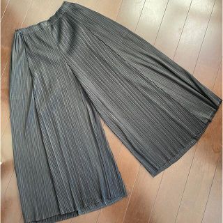 プリーツプリーズイッセイミヤケ(PLEATS PLEASE ISSEY MIYAKE)のプリーツプリーズ　クロップドワイドパンツ(カジュアルパンツ)