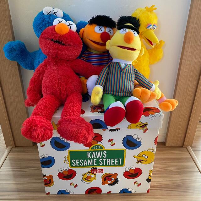 ユニクロ KAWS x SESAME STREET コンプリートボックス