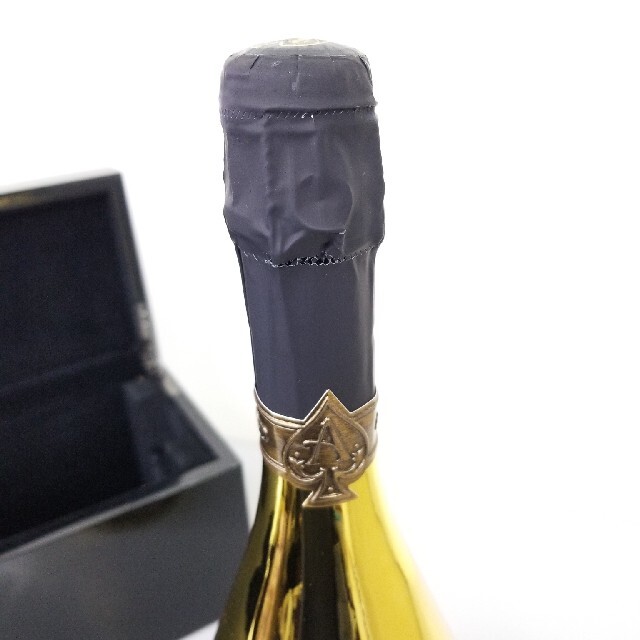 Armand Basi(アルマンドバジ)の新品未開封品‼️ アルマンド ブリニャック ゴールド 750ml 食品/飲料/酒の酒(シャンパン/スパークリングワイン)の商品写真