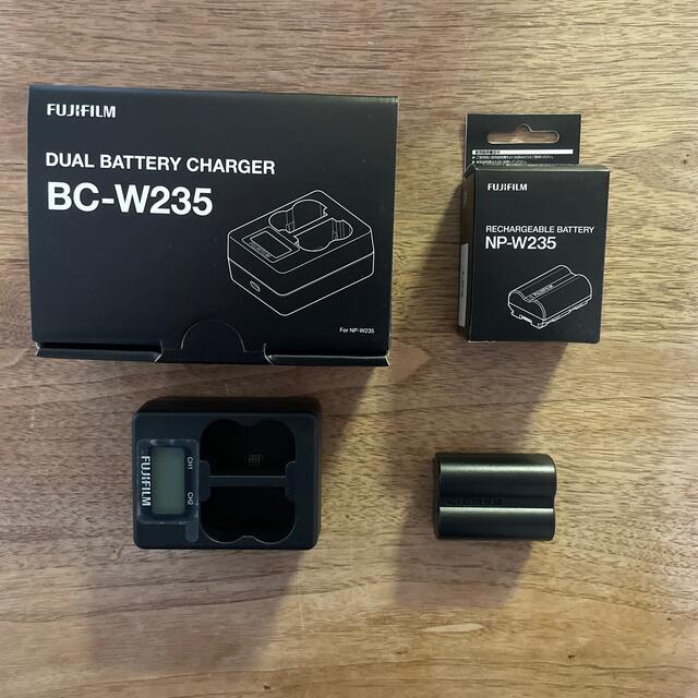 純正バッテリーNP-W235、デュアルバッテリーチャージャーBC-W235 独特