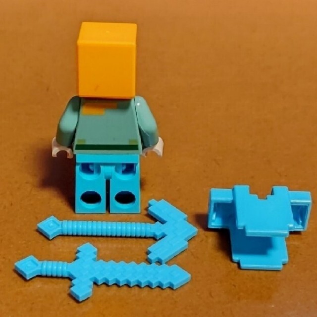 Lego(レゴ)のレゴ★マイクラ アレックス 鎧、剣、道具 新品 人気 追加出品 エンタメ/ホビーのおもちゃ/ぬいぐるみ(キャラクターグッズ)の商品写真