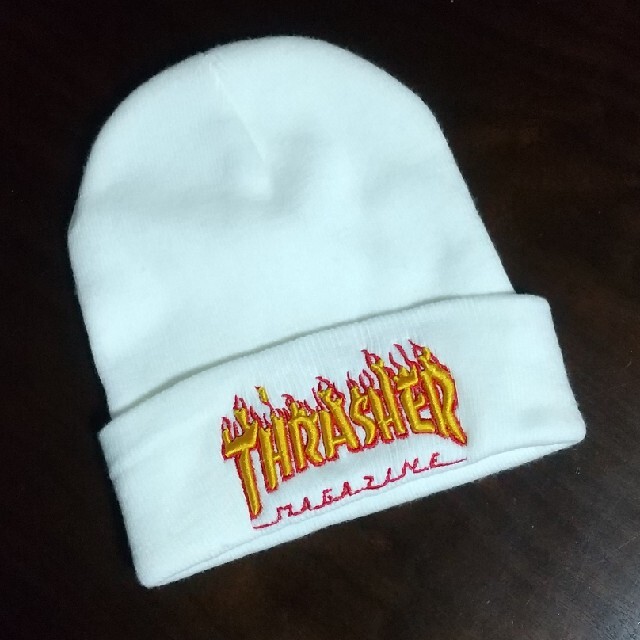 THRASHER(スラッシャー)のTHRASHER 白ニット帽子 メンズの帽子(ニット帽/ビーニー)の商品写真