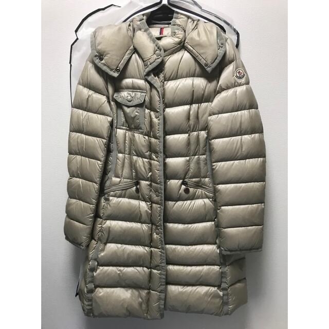 MONCLER(モンクレール)の正規保証　モンクレール　エルミンヌ　2 シャンパン　ベージュ　美品　保5001 レディースのジャケット/アウター(ダウンコート)の商品写真