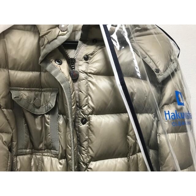 MONCLER(モンクレール)の正規保証　モンクレール　エルミンヌ　2 シャンパン　ベージュ　美品　保5001 レディースのジャケット/アウター(ダウンコート)の商品写真