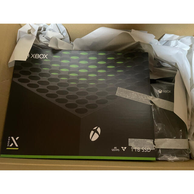 Xbox(エックスボックス)の【新品未開封】Xbox Series X + Eliteワイヤレスコントローラ  エンタメ/ホビーのゲームソフト/ゲーム機本体(家庭用ゲーム機本体)の商品写真