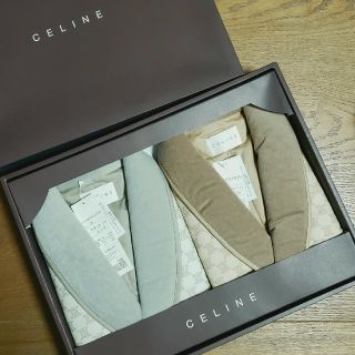 セリーヌ(celine)のCELINE セリーヌ マカダム柄 羽毛 肩当て 2点セット 新品(ルームウェア)