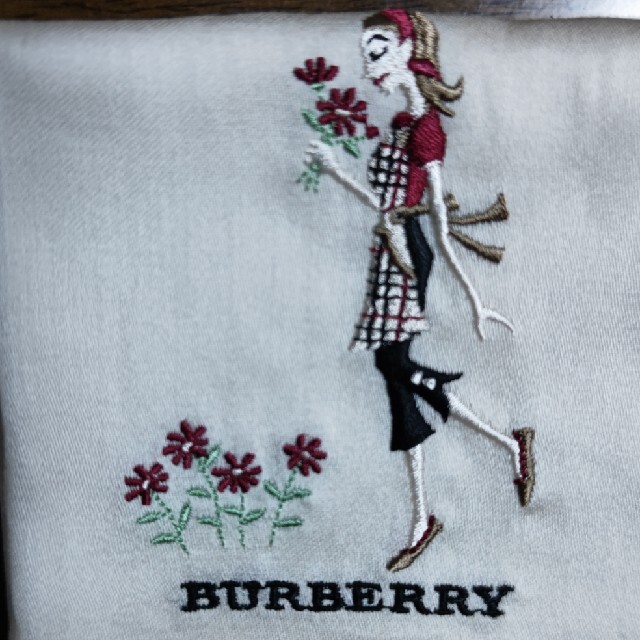 BURBERRY(バーバリー)の新品　BURBERRYハンカチ3枚セット&ミニタオルハンカチ レディースのファッション小物(ハンカチ)の商品写真