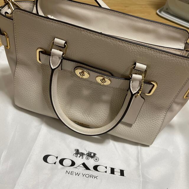 美品　COACH　スワッガー　オフホワイト