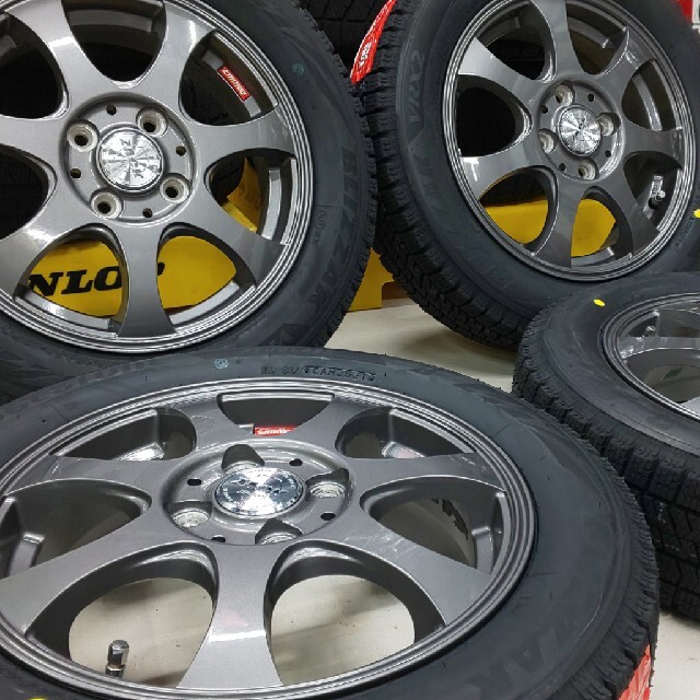 BRIDGESTONE(ブリヂストン)の送料無料！新品ブリヂストンVRX2 155/65R14×一部難あり 14インチ 自動車/バイクの自動車(タイヤ・ホイールセット)の商品写真