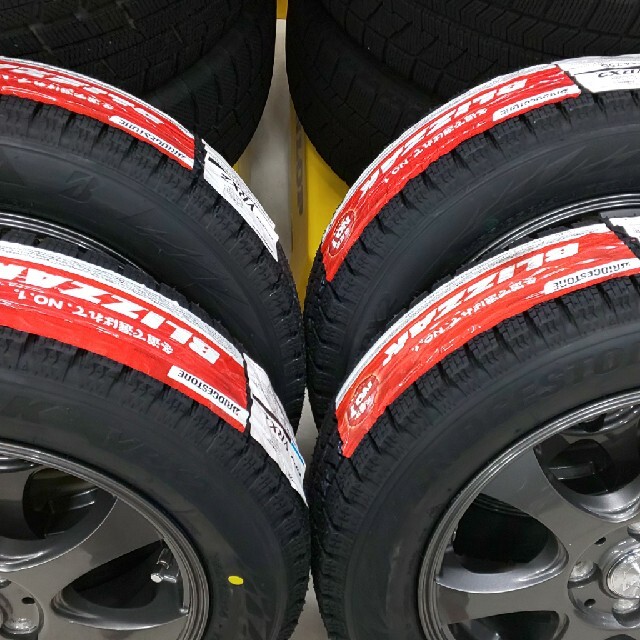 BRIDGESTONE(ブリヂストン)の送料無料！新品ブリヂストンVRX2 155/65R14×一部難あり 14インチ 自動車/バイクの自動車(タイヤ・ホイールセット)の商品写真