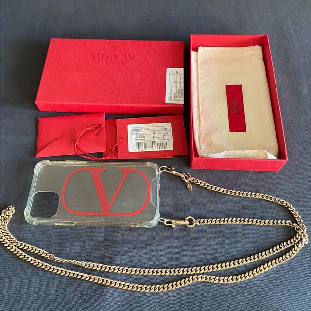 VALENTINO(ヴァレンティノ)のVALENTINOiPhone11proチェーン付きケース スマホ/家電/カメラのスマホアクセサリー(iPhoneケース)の商品写真