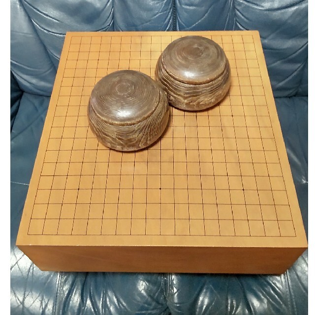 箱・碁石・碁笥付き木製碁盤セット! 箱・碁石・碁笥付き木製碁盤セット!