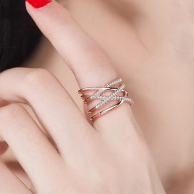 【ピンクゴールド】編み込み デザインリング　指輪 フリーサイズ レディースのアクセサリー(リング(指輪))の商品写真