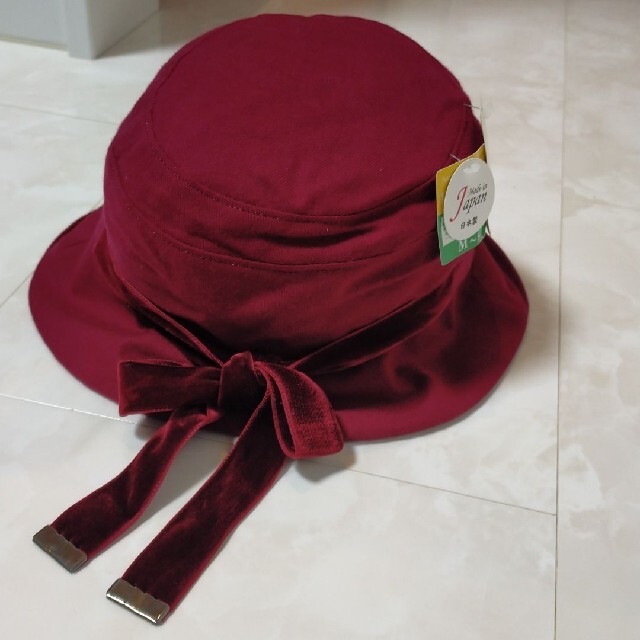 マのお アンテプリマ 帽子 赤 新品 ベロアリボン Ⅽたたみます