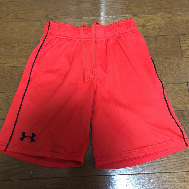 UNDER ARMOUR(アンダーアーマー)の値下げしました。アンダーアーマー ハーフパンツ140センチ スポーツ/アウトドアのランニング(ウェア)の商品写真