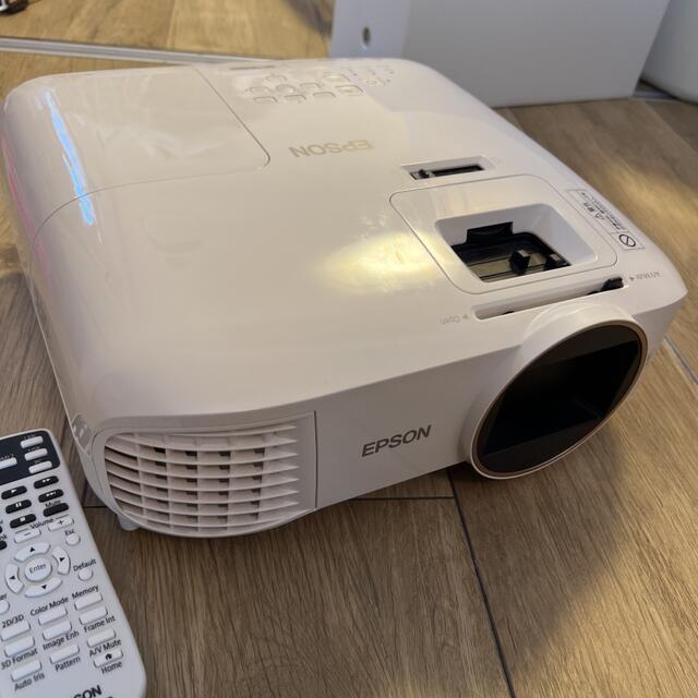 EPSON ホームシアター入門モデル　EH-TW5650 プロジェクター