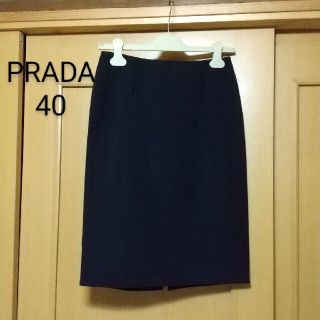 プラダ(PRADA)の中古 PRADA 40 スカート スリット ブラック 黒 やや訳あり used(ひざ丈スカート)