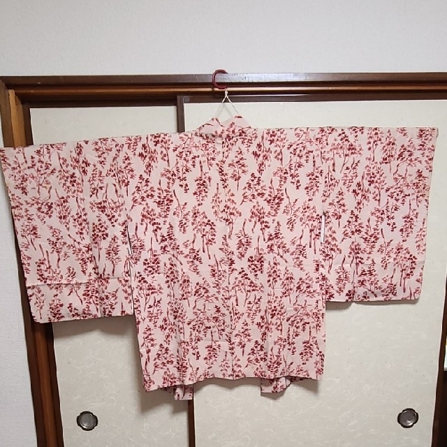 【送料込】【訳あり】羽織　　正絹　ベージュ地にピンクの草木模様 レディースの水着/浴衣(着物)の商品写真