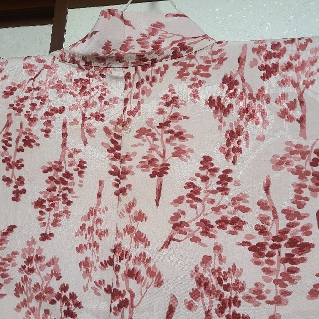 【送料込】【訳あり】羽織　　正絹　ベージュ地にピンクの草木模様 レディースの水着/浴衣(着物)の商品写真